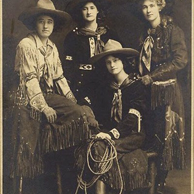 Cowgirls in the early 20th century (16)